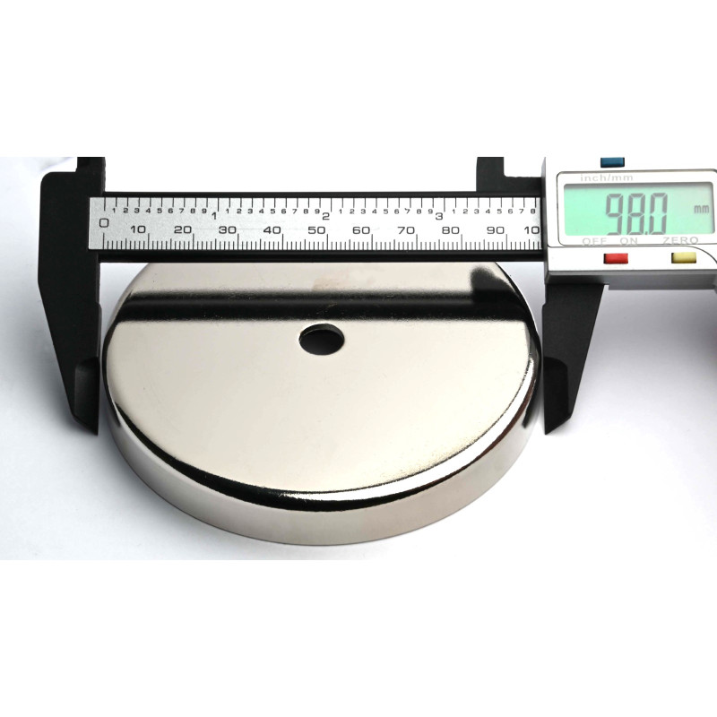 Magnet i hus, diameter 98 mm, med boring til fladhovedskrue, ferrit