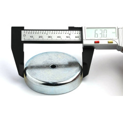 Magnet v ohišju, premer 63 mm, z odprtino za vijak z ravno glavo, feritni