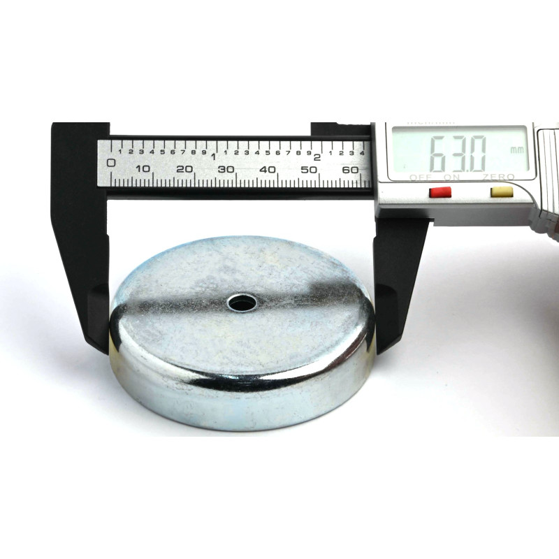 Magnet i hus, diameter 63 mm, med boring til fladhovedskrue, ferrit