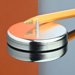Magnet, premer 57 mm, zunanji navoj M4, feritni