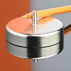 Magnet, diameter 63 mm, M6 utvendig gjenge, ferritt