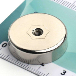 Magnet, premer 25 mm, notranji navoj M4, višina 7 mm, ferit