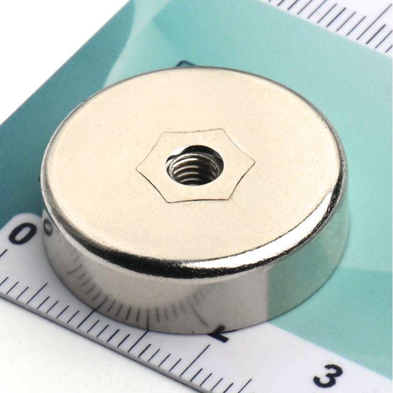 Magnet, premer 25 mm, notranji navoj M4, višina 7 mm, ferit