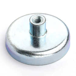 Magnet în carcasă, diametru 32 mm, cu filet M4 - ferită