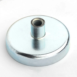 Magnet în carcasă, diametru 40 mm, cu soclu cu șurub M6 - ferită