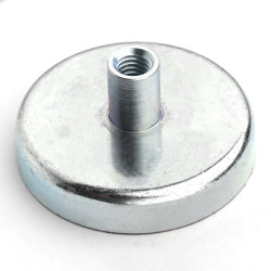 Magnet v ohišju, premer 40 mm, višina 19,5 mm, z vijačnim nastavkom M6 - ferit