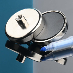 Magnet în carcasă, diametru 47 mm, cu soclu cu șurub M6 - ferită