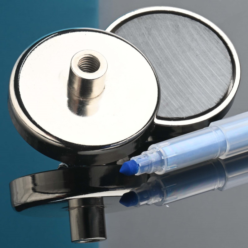 Magnet în carcasă, diametru 50 mm, cu filet M8 - ferită