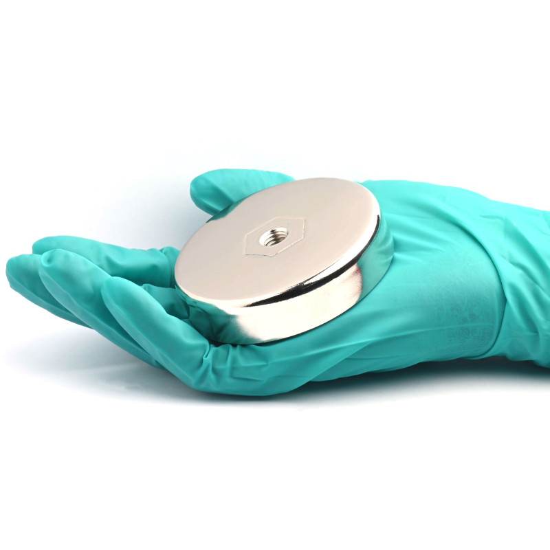 Magnet, premer 80 mm, notranji navoj M10, višina 18 mm, ferit