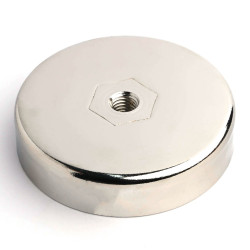 Magnet, premer 80 mm, notranji navoj M10, višina 18 mm, ferit