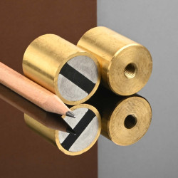 Magnet din alamă, diametru 20 mm, filet interior M6, înălțime 25 mm, neodymium